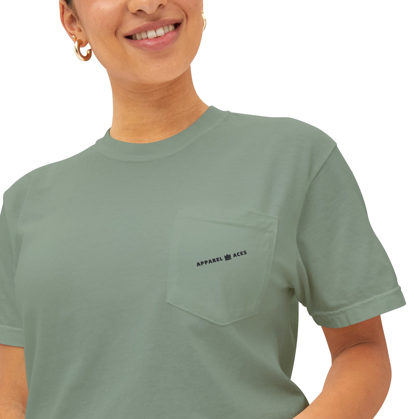 T-shirt à poche unisexe teint en pièce